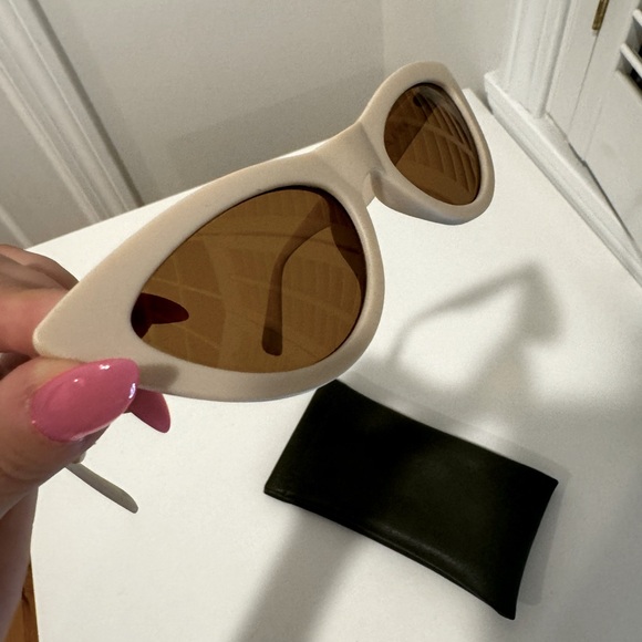 Aire X Revolve Dualism Matte Mask & Hazel Tint Sunglasses - Picture 6 of 9